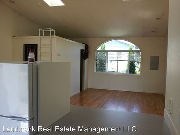 4th image of 2412 Queen St #2412