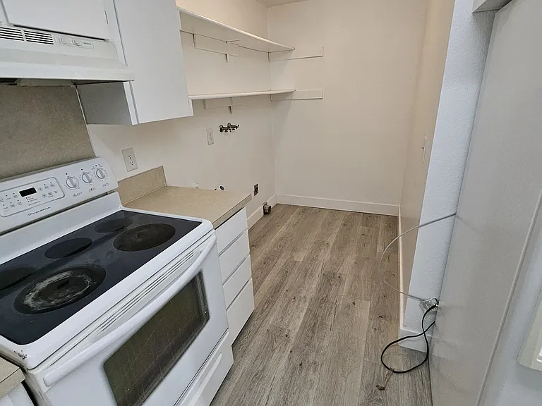 404 SW 1st St #6 — Photo 8