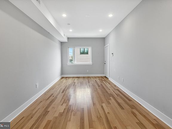 5th image of 2007 E Susquehanna Ave #3