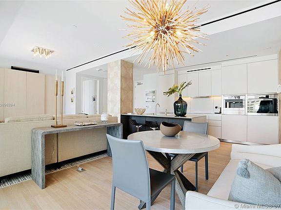 4th image of 2901 Collins Ave #1409