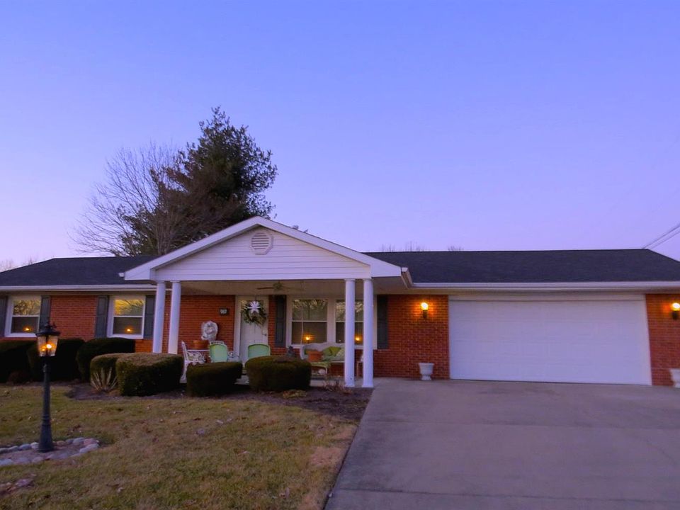 1st image of 989 Shelia Ln