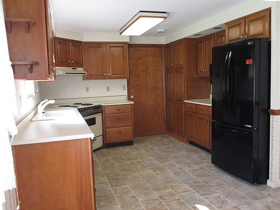 4th image of 1633 W James Dr