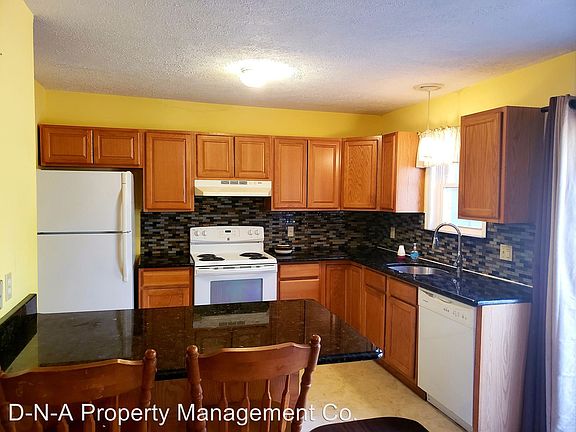 2nd image of 3109 Evergreen Cir #B