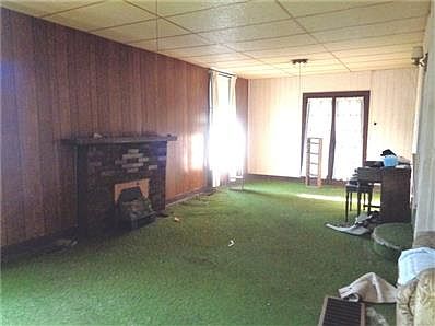 3rd image of 107 N Walnut St