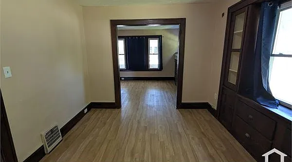 443 W Thornton St — Photo 36