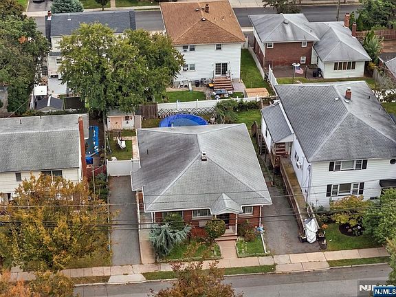 3rd image of 352 Farnham Avenue
