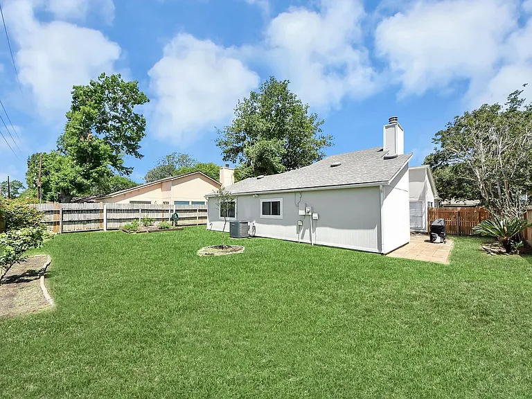 18019 Autumn Hills Dr — Photo 28