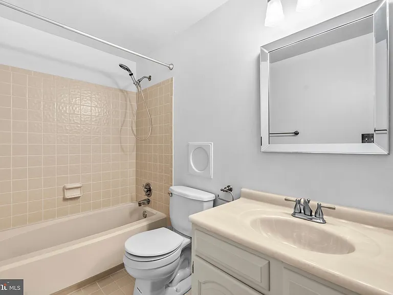 8931 Park Forest Dr — Photo 23