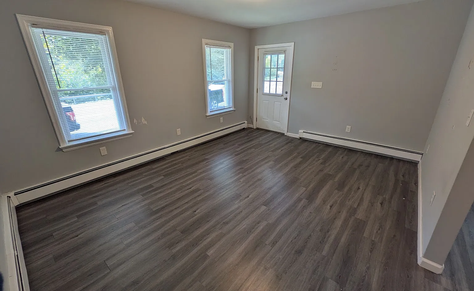 3 bed, 1.5 bath, 1297 sqft, $1,750 — Photo 2