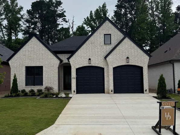 106 Woodlands Park Dr, Little Rock, AR 72223