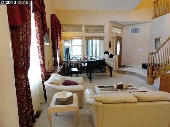 5th image of 28325 Fox Hollow Dr