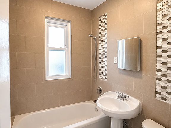 5th image of 327 Roseville Ave #C3