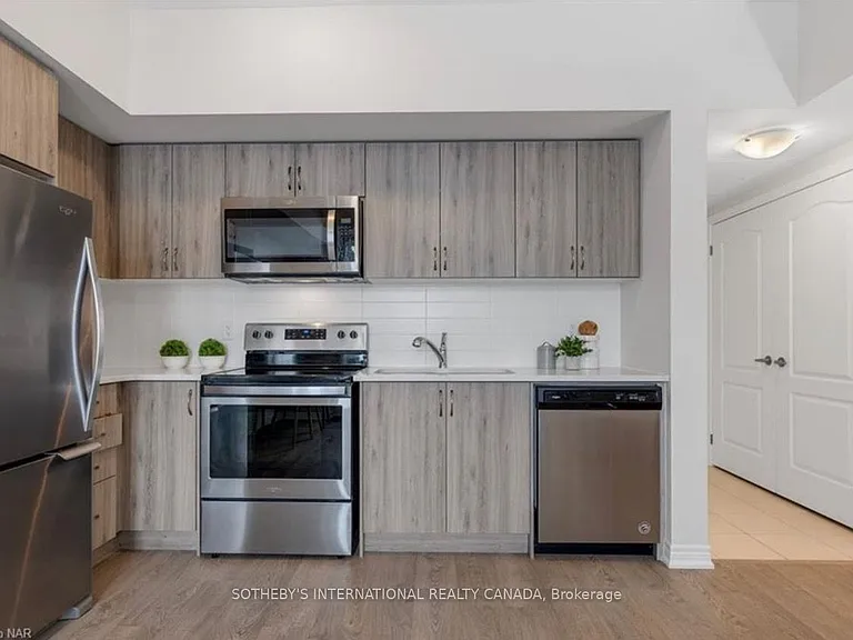 218 Law Dr — Photo 3