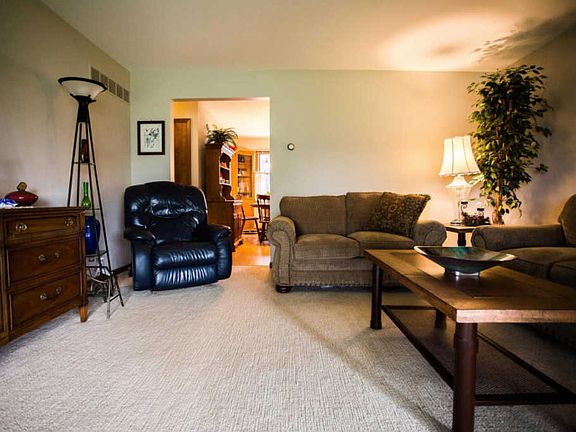 4th image of 885 Andover Ct SE