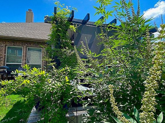 3rd image of 202 Kenwood Dr