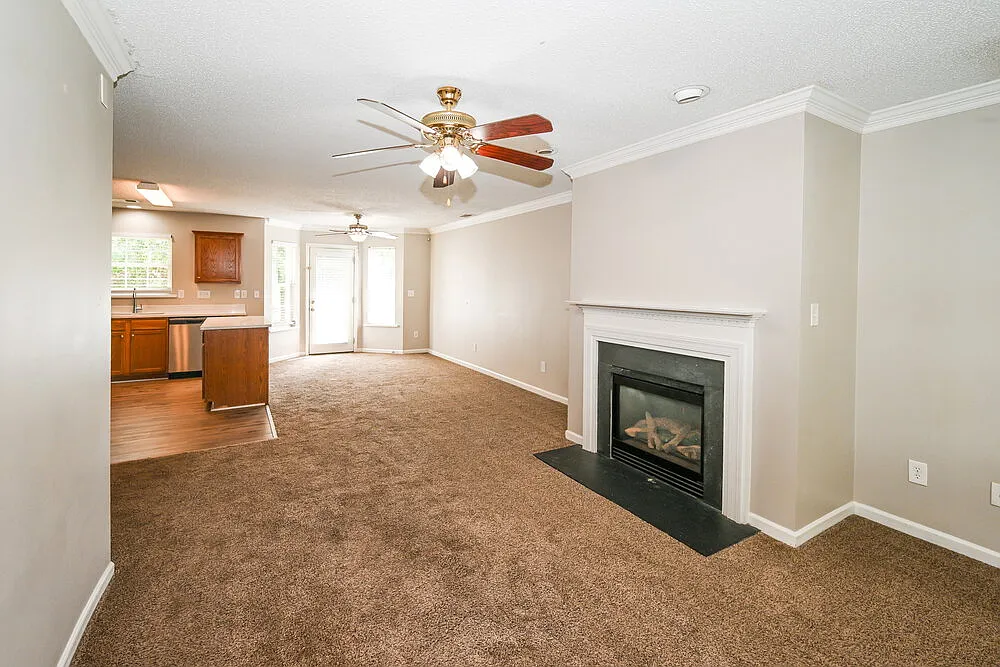 3 bed, 2.0 bath, 1242 sqft, $1,800 — Photo 3