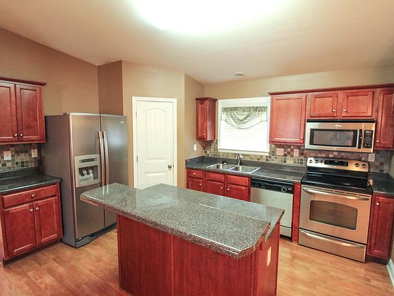 3rd image of 4970 Windmill Ave