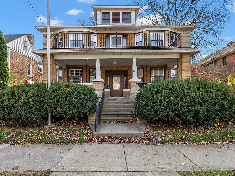 565 W Breckenridge St #1