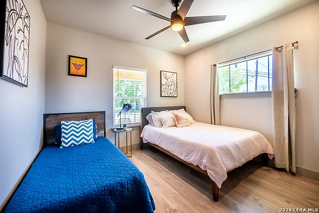 1123 S Olive St — Photo 17
