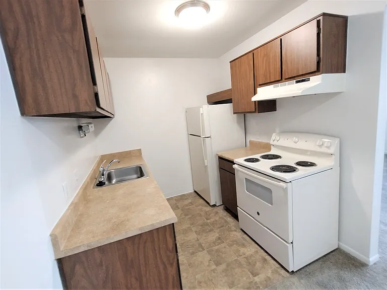 Charter Oaks Apartments — Photo 78