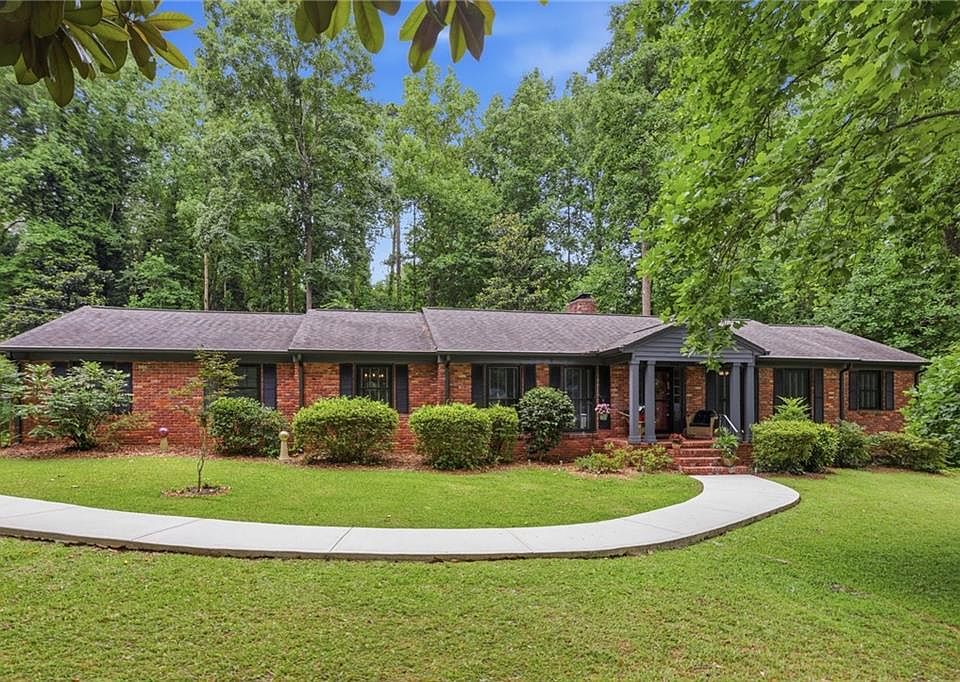 1st image of 635 Wisteria Dr