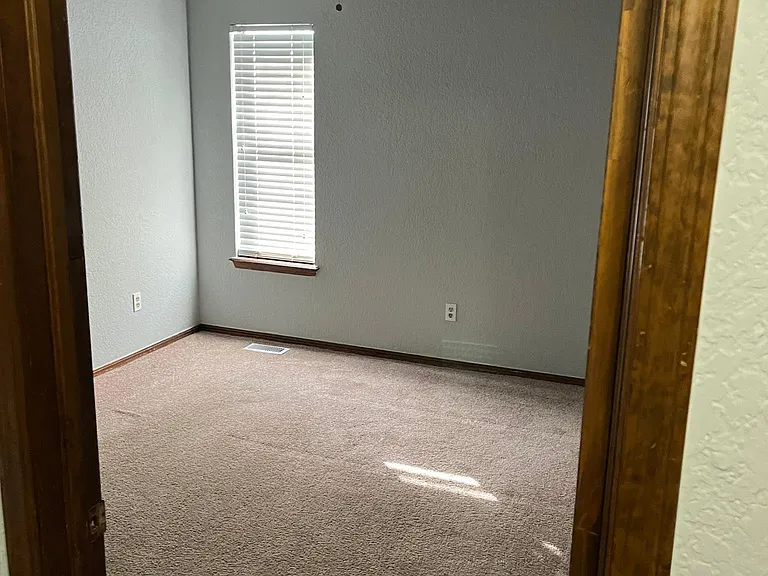 9029 N Rockwell Dr — Photo 6