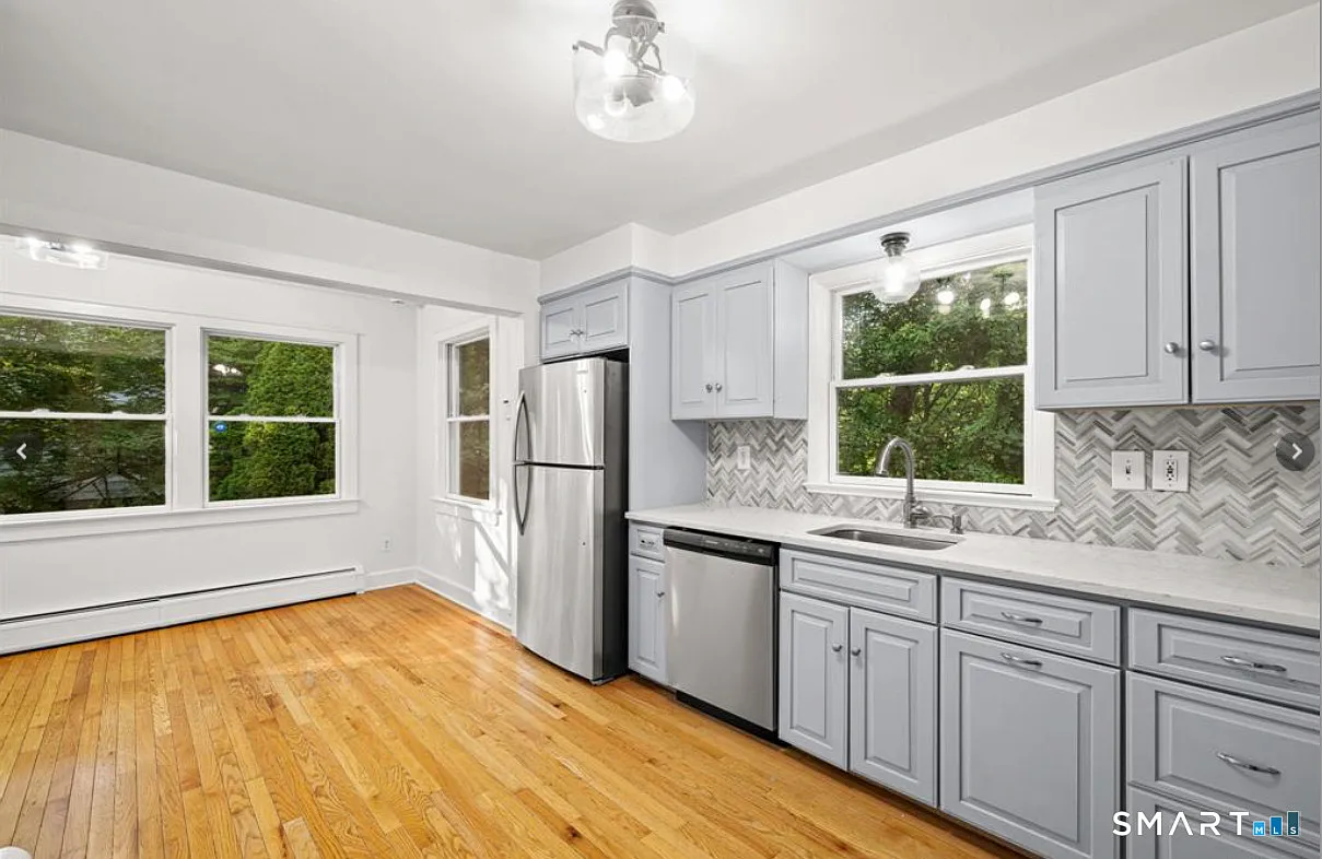 5 bed, 2.0 bath, 1952 sqft, $6,600 — Photo 3