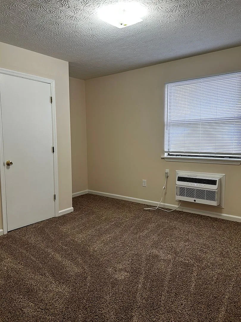 393 Gibson Ln — Photo 3