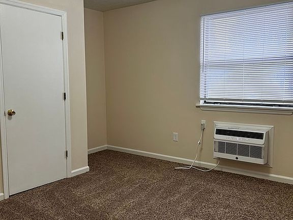 4th image of 393 Gibson Ln #7
