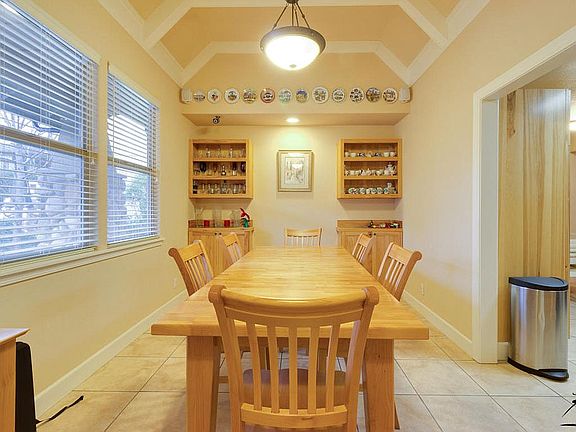 3rd image of 2318 Crann Ln