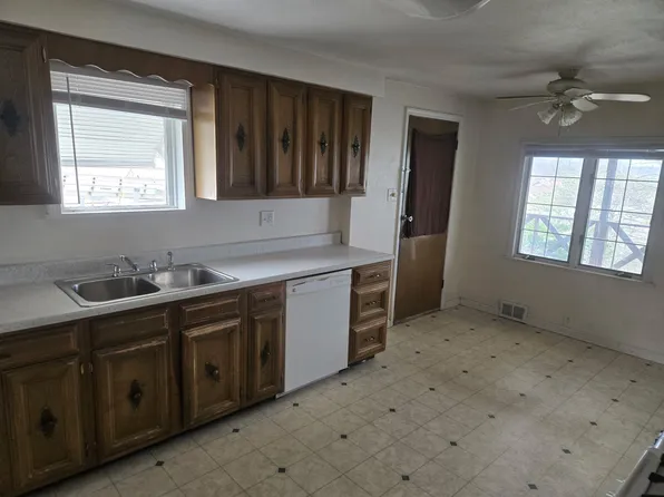 110 W Chartes St, New Castle, PA 16102