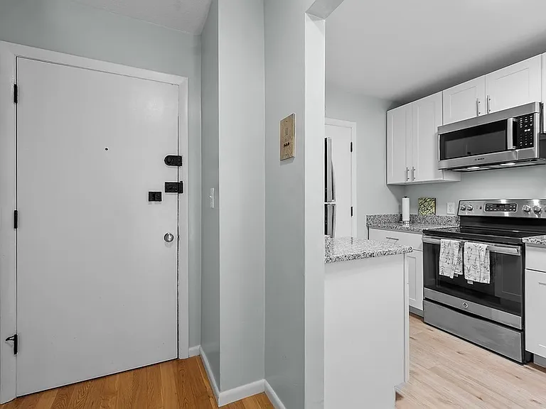 29 Custer St #201 — Photo 6