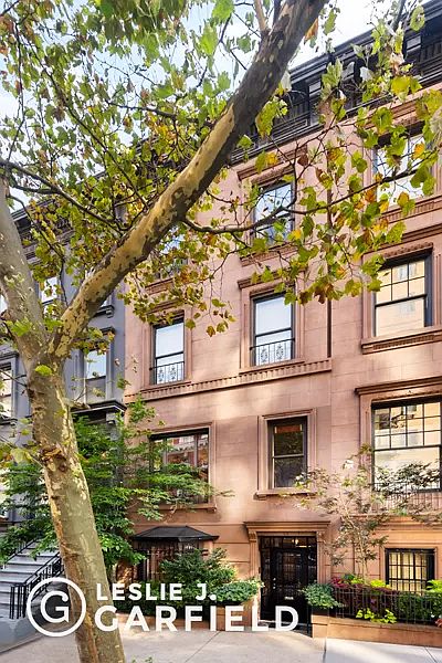 1st image of 52 E 91st St