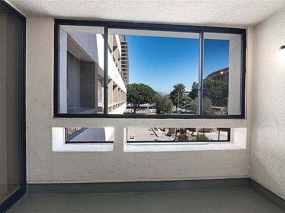 5th image of 121 S Hope St APT 333