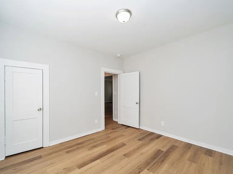 419 Gladys St — Photo 13