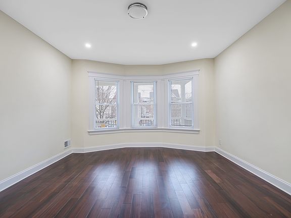 4th image of 40 N Willow St Floor 1