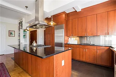 Sold by Avenue Sotheby's International Realty