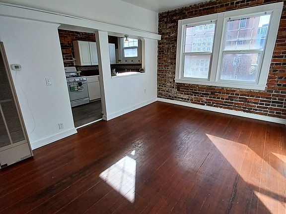 3rd image of 1628 Bellevue Ave #0B-1Ba-400Sqft