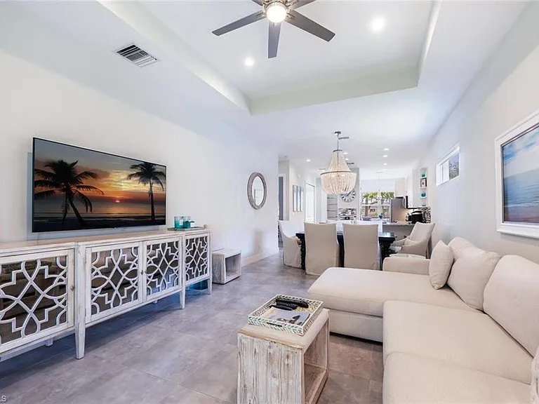 2737 Linda Dr — Photo 12