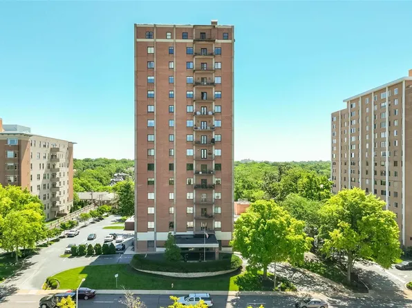 816 S Hanley Rd APT 4D, Saint Louis, MO 63105