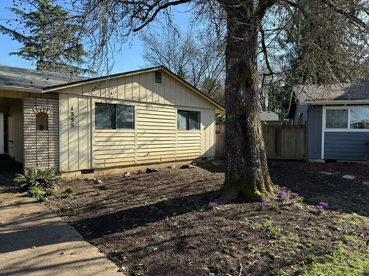 Building Photo - 1355 Quaker St
