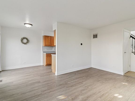4th image of 1900 Basswood Ln