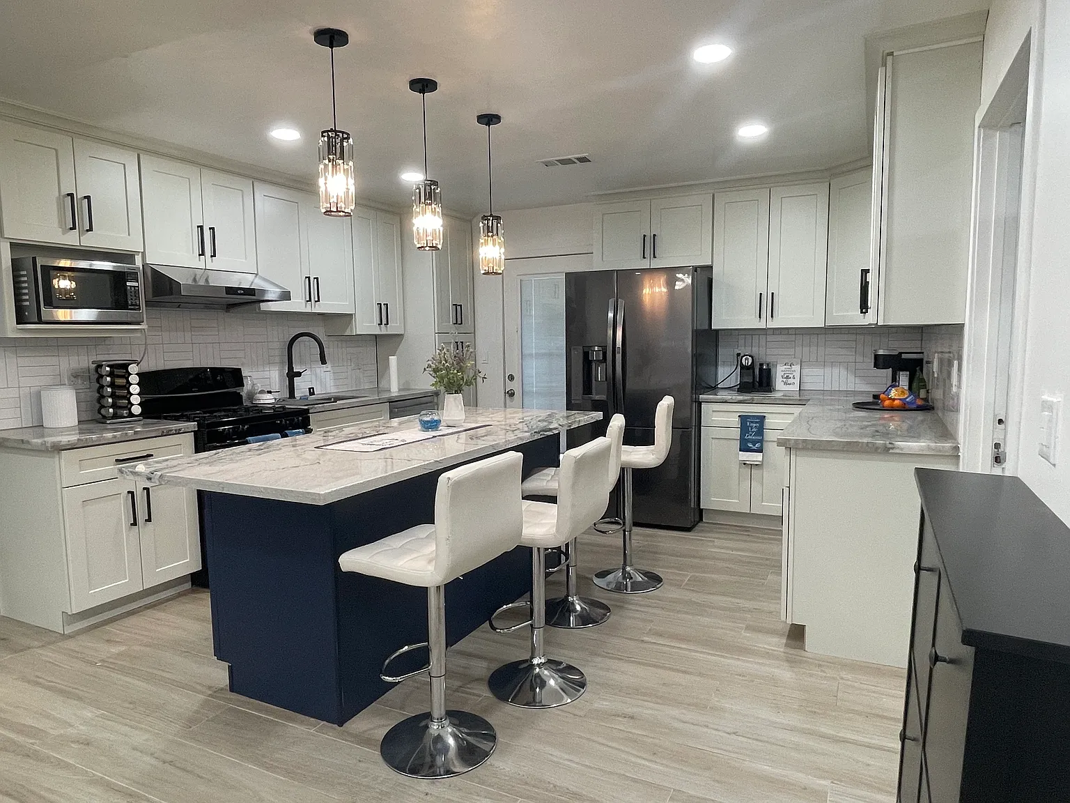 3 bed, 1600 sqft, $1,100 — Photo 3