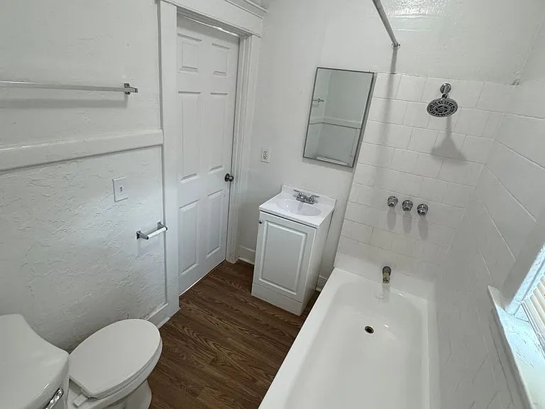 Vernon Ave - 458 — Photo 24