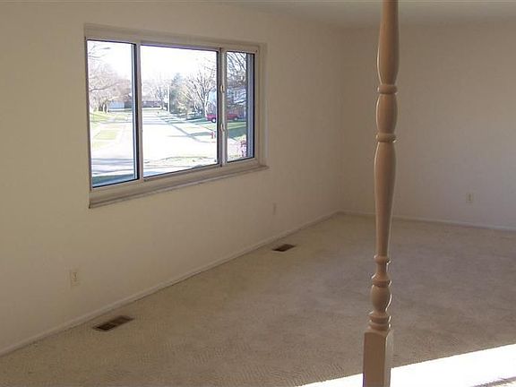 3rd image of 7311 Charnwood Dr