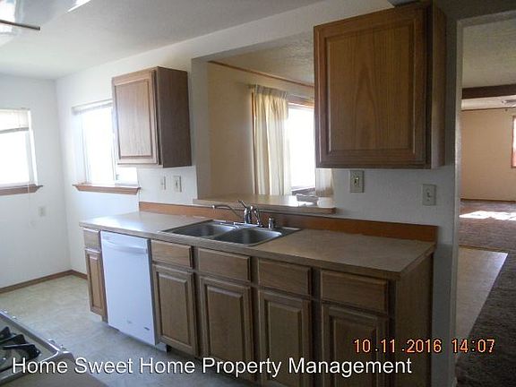 3rd image of 604 W Simpson Ave