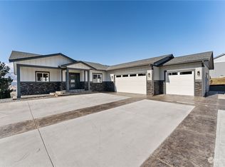 115 Pinot Noir Ln, Manson, WA 98831