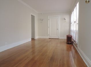 516 5th St #F2, Wilmette, IL 60091