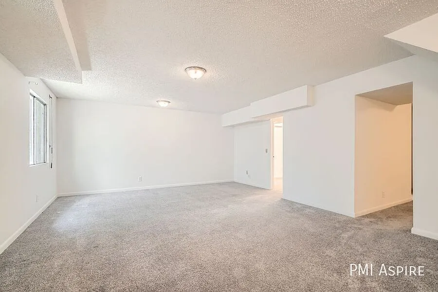 4 bed, 3.5 bath, 2248 sqft, $3,039 — Photo 3