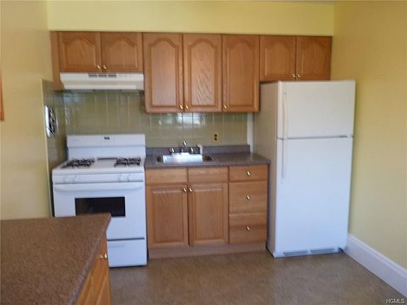 5th image of 108 Gurnee Ave